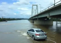 carro cai no córrego do Vidoca